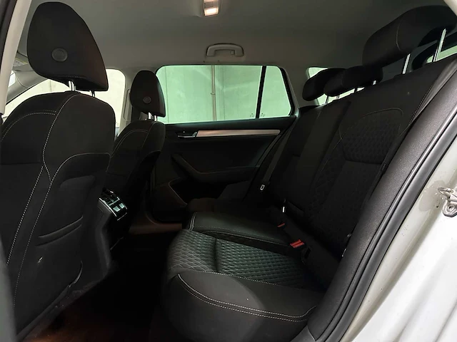 Skoda superb combi 1.6 tdi style business 120pk 2016 (origineel-nl), kg-068-z - afbeelding 28 van  51