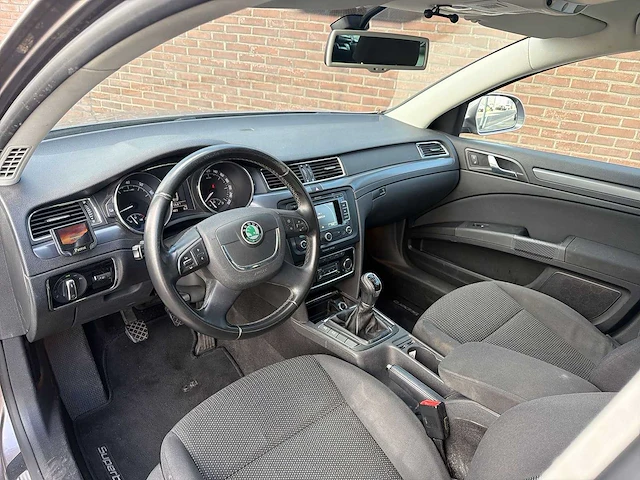Skoda superb combi 1.8 tsi | 98-lfk-9 i - afbeelding 30 van  33