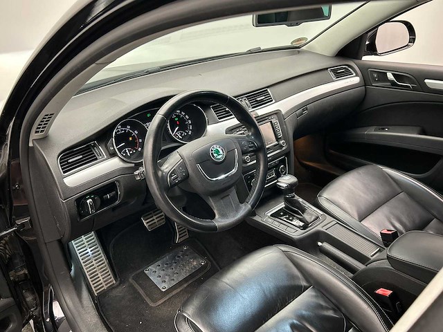 Skoda superb combi 1.8 tsi active business line 2011 | zr-980-z - afbeelding 11 van  40