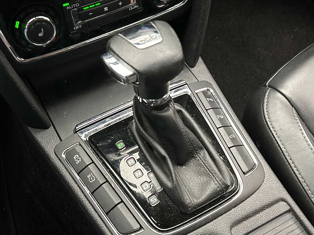 Skoda superb combi 1.8 tsi active business line 2011 | zr-980-z - afbeelding 23 van  40