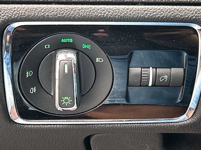 Skoda superb combi 1.8 tsi active business line 2011 | zr-980-z - afbeelding 35 van  40