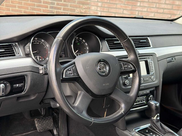 Skoda superb combi 1.8 tsi ambition | 4-ttr-41 i - afbeelding 10 van  11