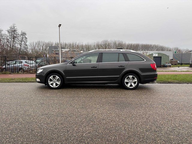 Skoda superb combi 1.8 tsi ambition business 2011 | 21-nxp-7 i - afbeelding 9 van  12