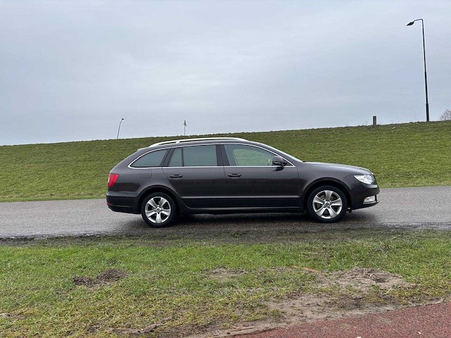 Skoda superb combi 1.8 tsi ambition business 2011 | 21-nxp-7 i - afbeelding 11 van  12