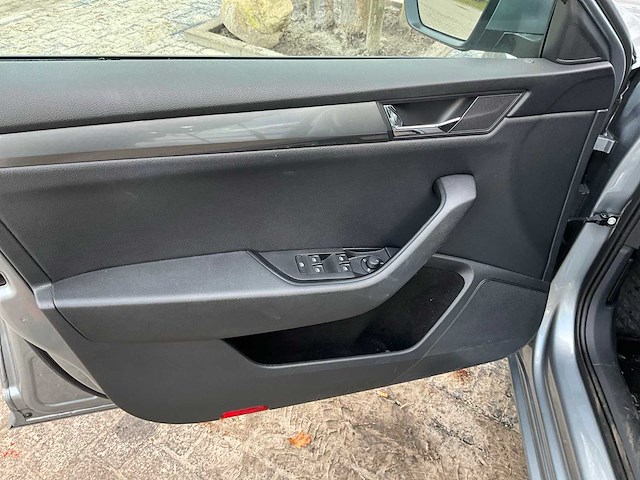 Skoda superb personenauto - afbeelding 2 van  37