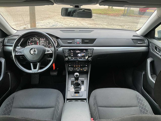 Skoda superb personenauto - afbeelding 4 van  37