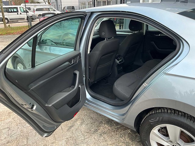 Skoda superb personenauto - afbeelding 10 van  37