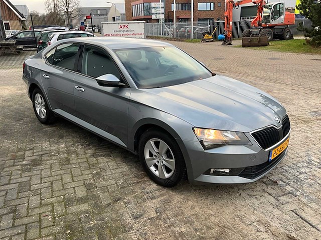 Skoda superb personenauto - afbeelding 12 van  37