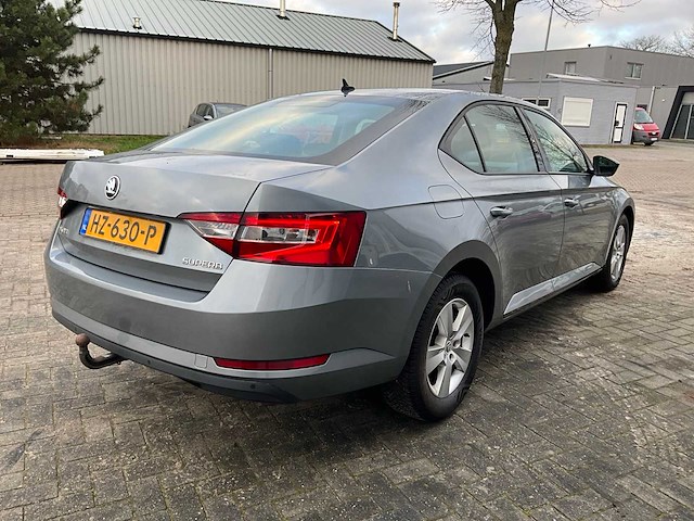 Skoda superb personenauto - afbeelding 23 van  37