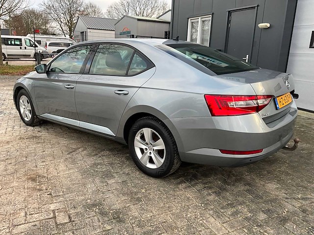 Skoda superb personenauto - afbeelding 32 van  37