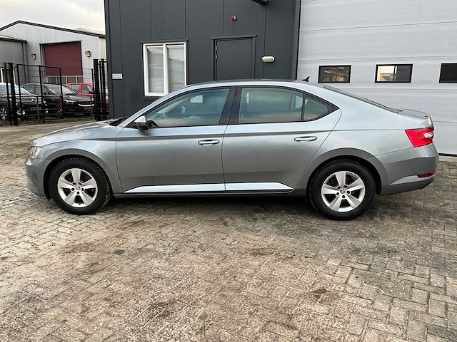 Skoda superb personenauto - afbeelding 33 van  37