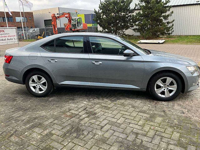 Skoda superb personenauto - afbeelding 34 van  37