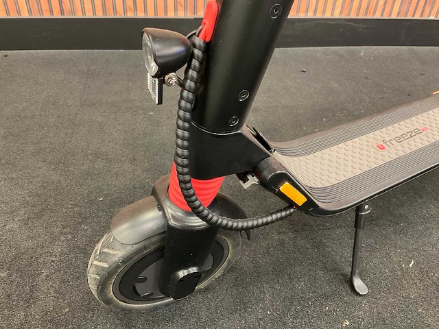 Skotero freezexr elektrische step - afbeelding 9 van  11