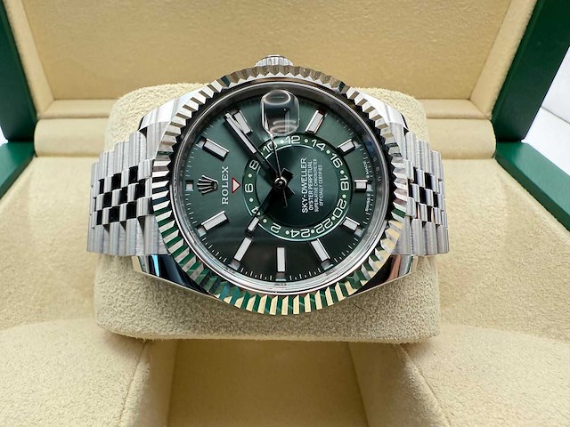 Sky-dweller | 336934 | green dial | jubilee | 2025 - afbeelding 7 van  12