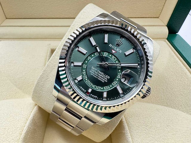 Sky-dweller 336934 | green dial | unworn | 2026 | full set - afbeelding 4 van  12