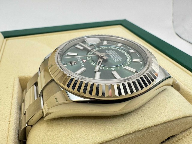 Sky-dweller 336934 | green dial | unworn | 2026 | full set - afbeelding 11 van  12