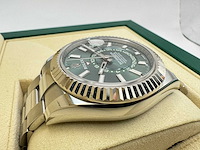 Sky-dweller 336934 | green dial | unworn | 2026 | full set - afbeelding 11 van  12