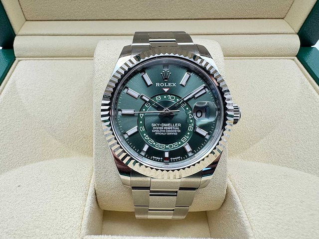 Sky-dweller 336934 | green dial | unworn | 2026 | full set - afbeelding 1 van  12