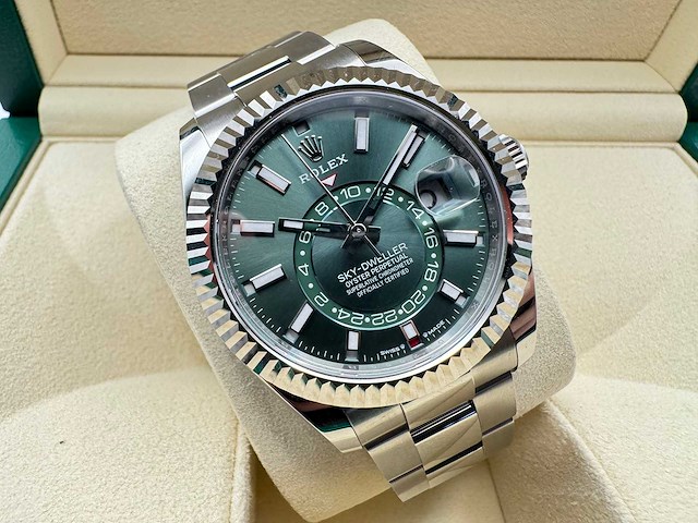Sky-dweller 336934 | green dial | unworn | 2026 | full set - afbeelding 5 van  12