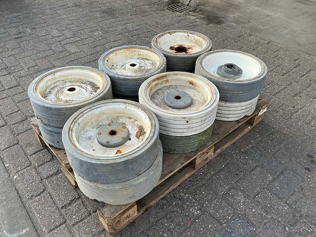 Skyjack hoogwerker wielen (12x) - afbeelding 2 van  4