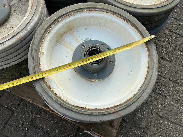 Skyjack hoogwerker wielen (12x) - afbeelding 4 van  4