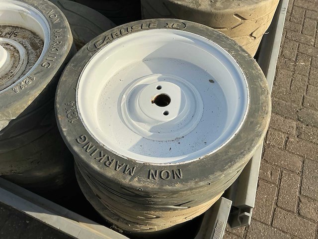 Skyjack hoogwerker wielen (4x) - afbeelding 1 van  7