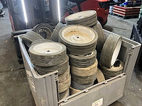 Skyjack partij hoogwerkerwielen - afbeelding 1 van  6