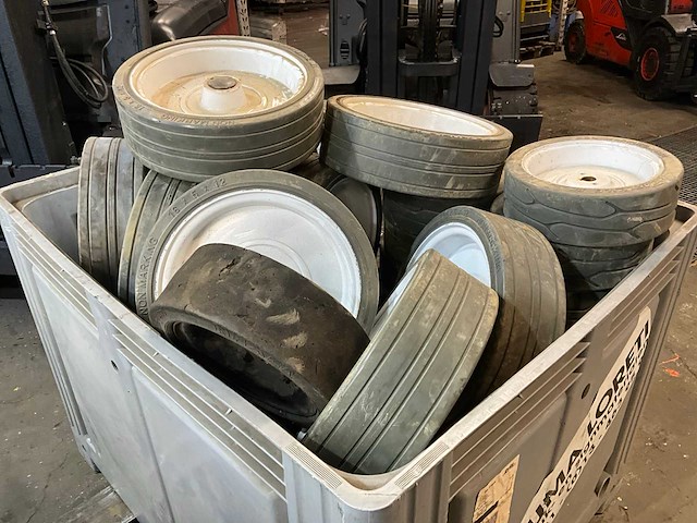 Skyjack partij hoogwerkerwielen - afbeelding 2 van  6