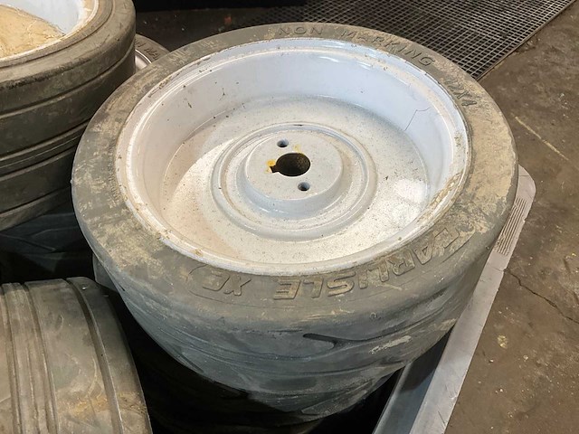 Skyjack partij hoogwerkerwielen - afbeelding 3 van  6