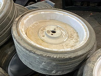 Skyjack partij hoogwerkerwielen - afbeelding 4 van  6