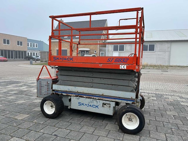 Skyjack sj 6832 hoogwerker - afbeelding 2 van  8