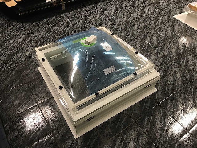 Skylux elektrische dakopstand met lichtkoepel 800x800mm - afbeelding 1 van  12