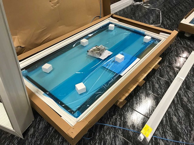 Skylux iwindow3 vlakglazen daklicht 1000 × 1800 mm met pvc-opstand - afbeelding 7 van  9