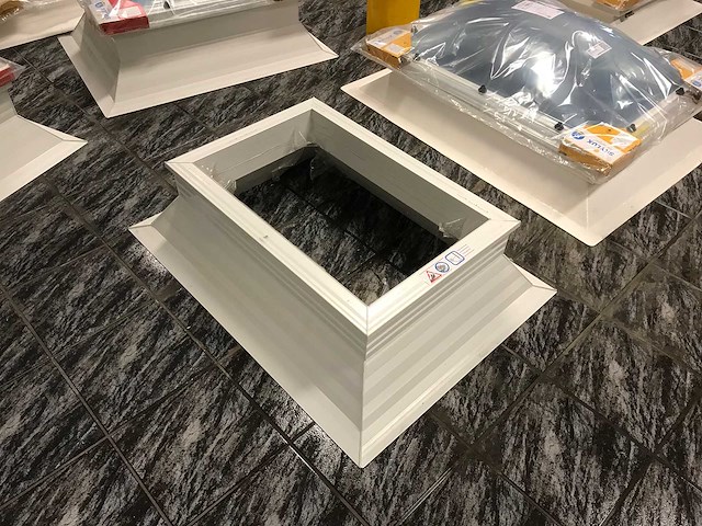 Skylux lichtkoepel met opstand – 50 × 80 cm - afbeelding 5 van  6