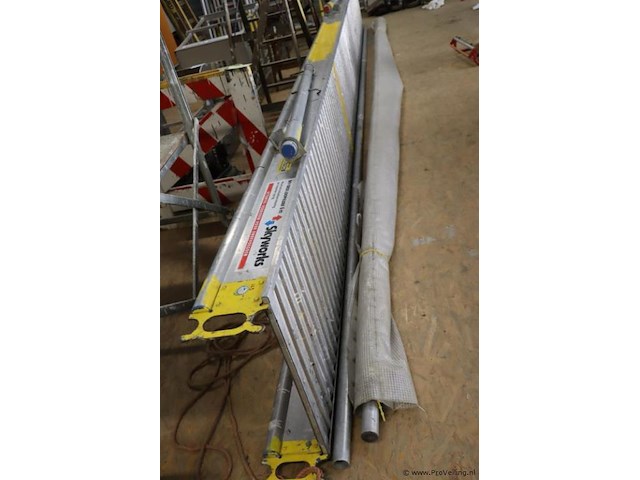 Skyworks sky-deck loopbrug - afbeelding 1 van  9