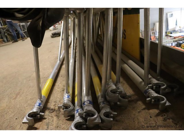 Skyworks steiger en doorwerktent/regenschermen - afbeelding 3 van  11