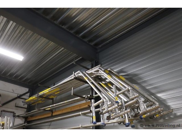 Skyworks steiger en doorwerktent/regenschermen - afbeelding 1 van  11