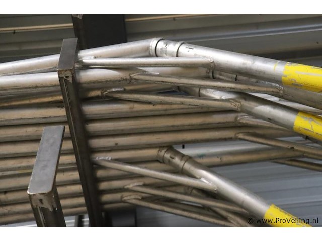 Skyworks steiger en doorwerktent/regenschermen - afbeelding 7 van  11