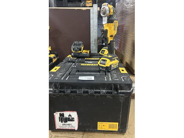Slagschroevendraaier, 1x multitool, 2x koffer, 3x accu, 1x lader, dewalt, dcf887n, dcs356 - afbeelding 1 van  6