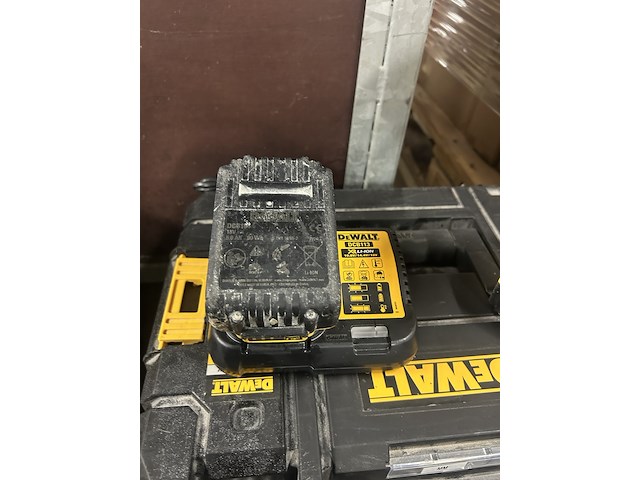 Slagschroevendraaier, 1x multitool, 2x koffer, 3x accu, 1x lader, dewalt, dcf887n, dcs356 - afbeelding 3 van  6