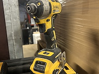 Slagschroevendraaier, 1x multitool, 2x koffer, 3x accu, 1x lader, dewalt, dcf887n, dcs356 - afbeelding 4 van  6