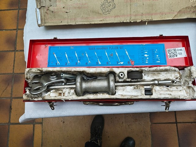 Slagtrekker, bergen - afbeelding 1 van  2