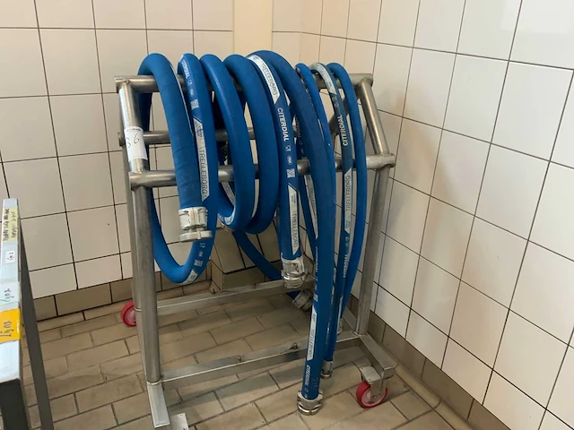 Slangentrolley met slangen - afbeelding 1 van  4