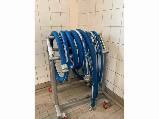 Slangentrolley met slangen - afbeelding 3 van  4