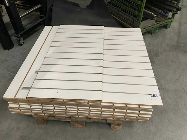 Slatwall paneel (10x) - afbeelding 1 van  1