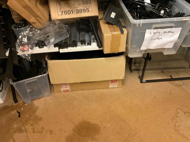 Slatwall wandhaken en plateaus lamellenwand - afbeelding 3 van  21