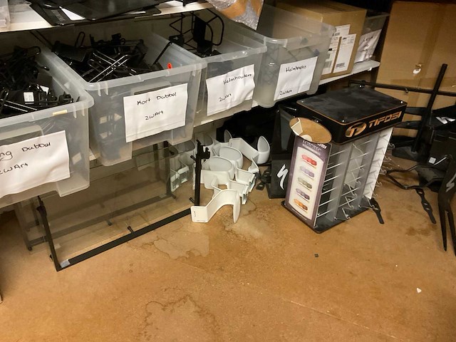 Slatwall wandhaken en plateaus lamellenwand - afbeelding 4 van  21