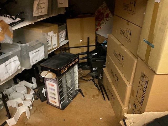 Slatwall wandhaken en plateaus lamellenwand - afbeelding 5 van  21