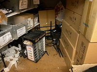 Slatwall wandhaken en plateaus lamellenwand - afbeelding 5 van  21