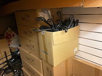 Slatwall wandhaken en plateaus lamellenwand - afbeelding 7 van  21